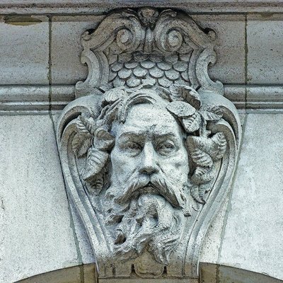 Sur la façade de l’Opéra national de Lorraine