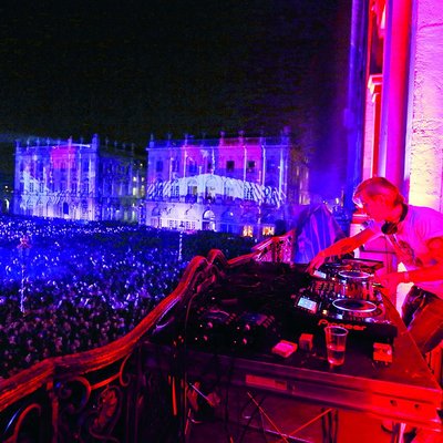 Le DJ Kavinsky enflamme la place Stanislas en 2013